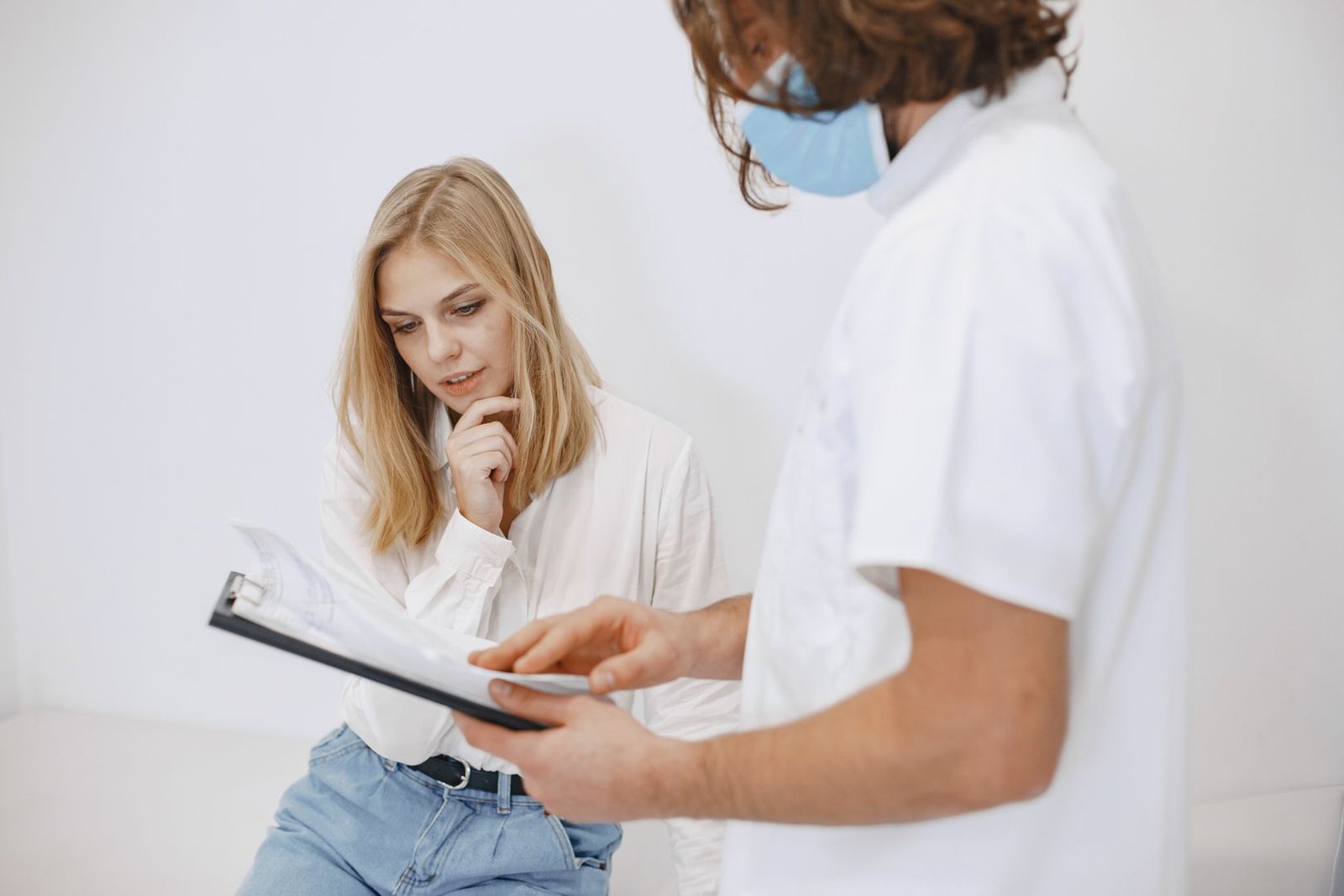 Doctor consulting with a patient in a hospital setting, representing Dubai's new Smart Medical Visa healthcare program