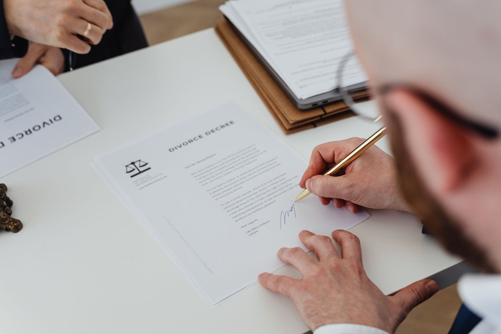 Person signing legal documents, representing the UAE divorce filing process for expats in Dubai